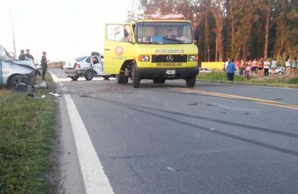 Cuatro heridos al colisionar dos autos a la altura de General Rojo