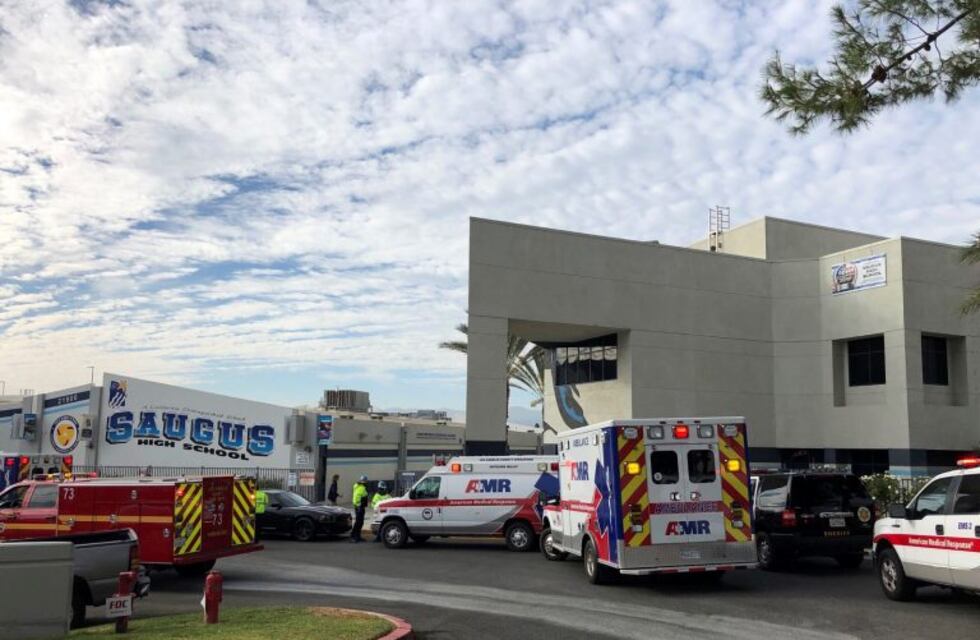 Al menos un muerto y tres heridos en un tiroteo en una escuela de California