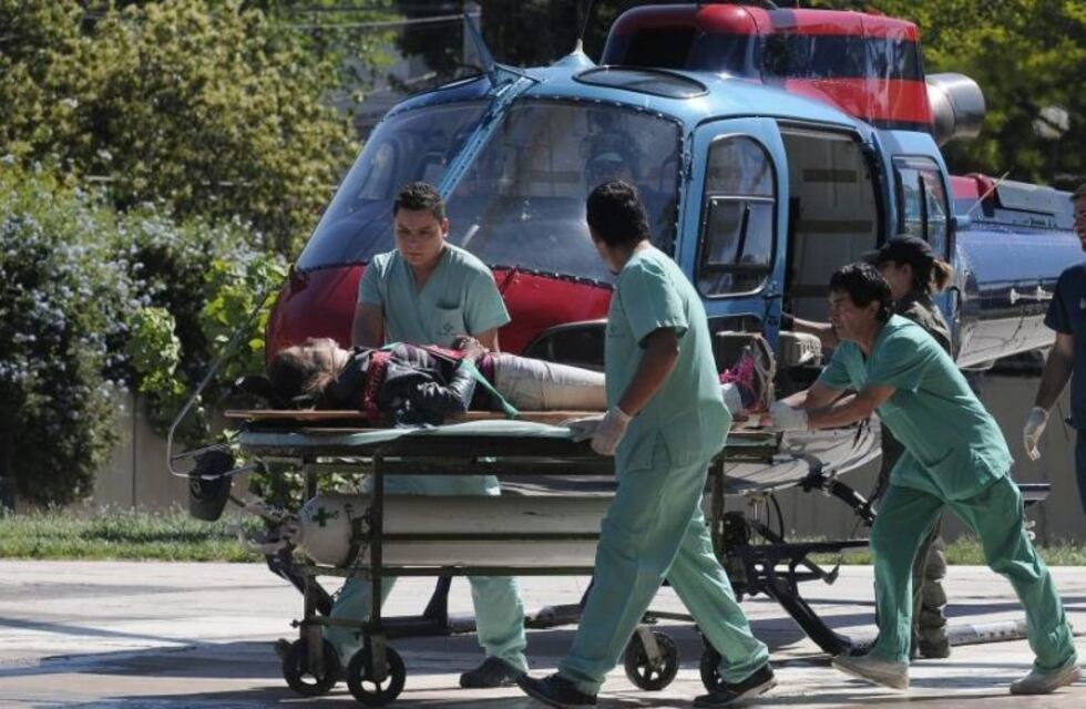 Una camioneta se desbarrancó en Alta Montaña y hay heridos