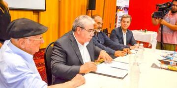El ministro Coordinador de Gabinete, Marcial Paz y autoridades del Instituto Nacional de Tecnología Industrial (INTI), suscribieron este viernes en Comodoro Rivadavia una carta de intención para implementar en Chubut acciones y estrategias de intervención en las áreas de salud y discapacidad\u002E