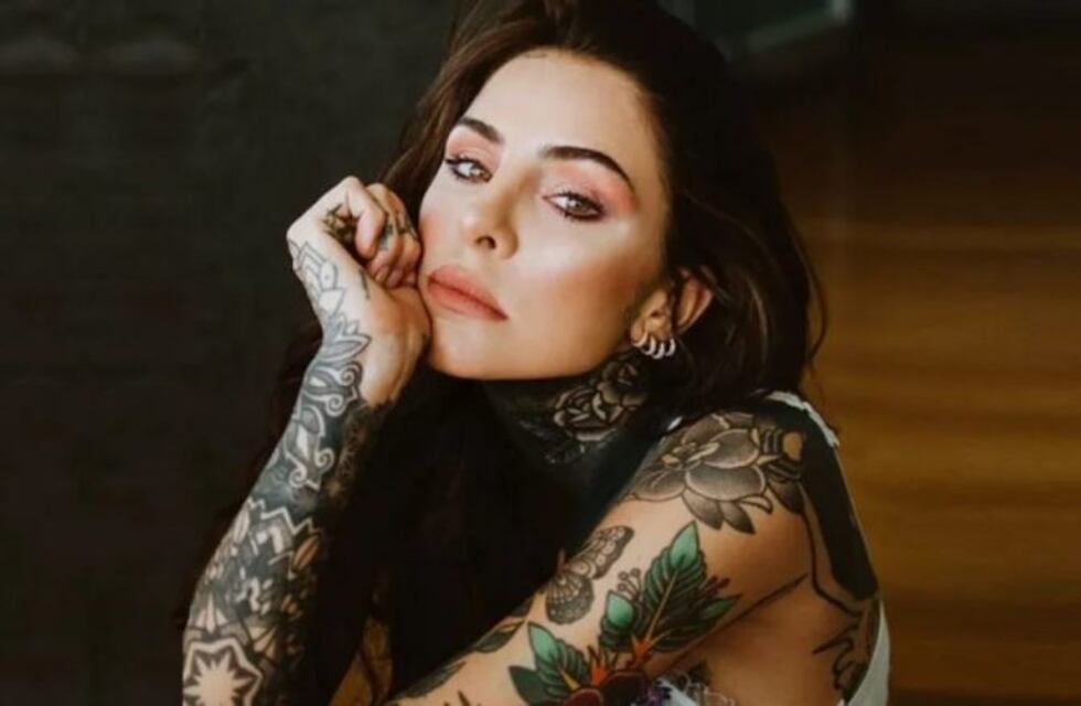 Candelaria Tinelli realizó una confesión íntima semidesnuda y desde la cama