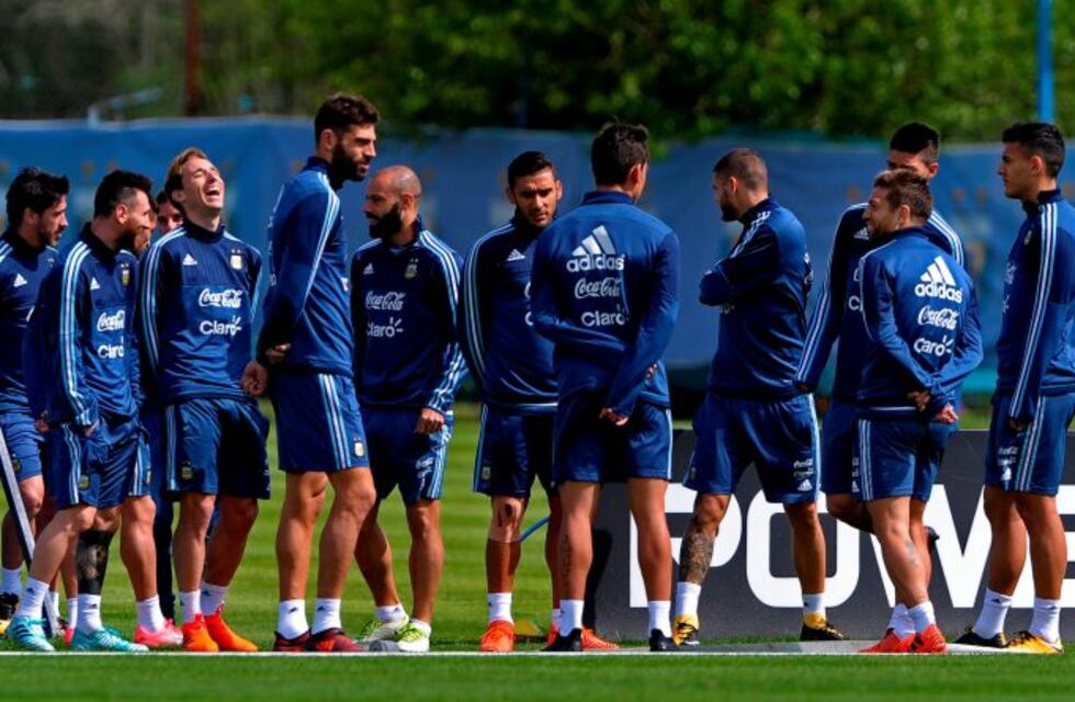 Sampaoli metió dos cambios en el último entrenamiento de la Selección antes de partir a Ecuador