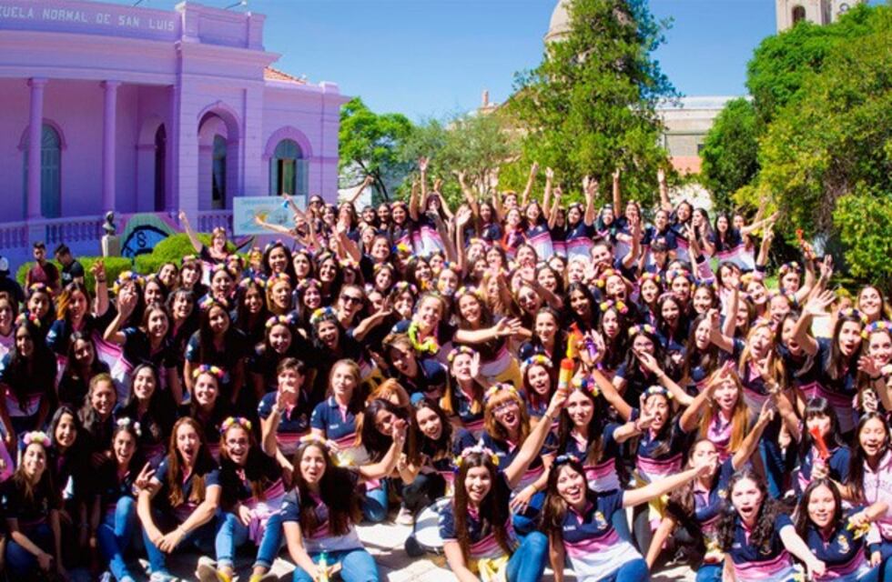 La escuela "Paula Domínguez de Bazán" dejará de ser solo para mujeres