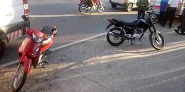 Motocicletas que colisionaron en Unquillo\u002E