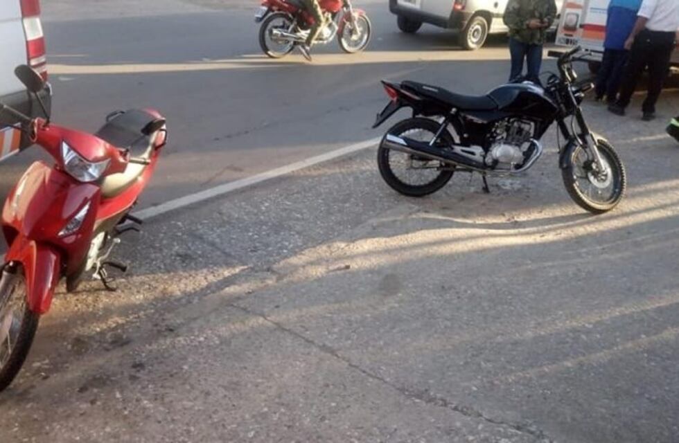 Un policía chocó a joven que iba en moto en Unquillo