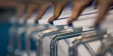 HANDOUT - 13 October 2018, Argentina, Buenos Aires: Atletas se preparan para lanzarse al agua en el pentatlón moderno de mujeres en los Juegos Olímpicos de la Juventud\u002E Foto: Kate Green/OIS/IOC/dpa - ATENCIÓN: Sólo para uso editorial y mencionando el crédito completo +++ dpa-fotografia +++ buenos aires juegos olimpicos de la juventud 2018 Pentatlon moderno natacion