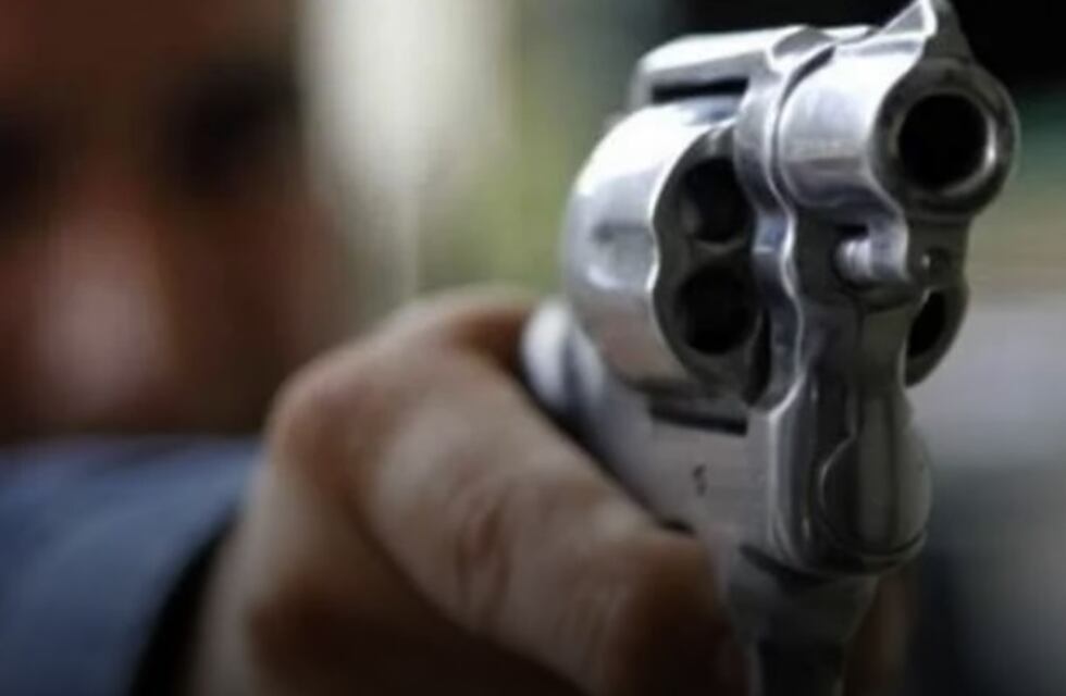 En un violento atraco, delincuentes robaron más de un millón de pesos de una vivienda