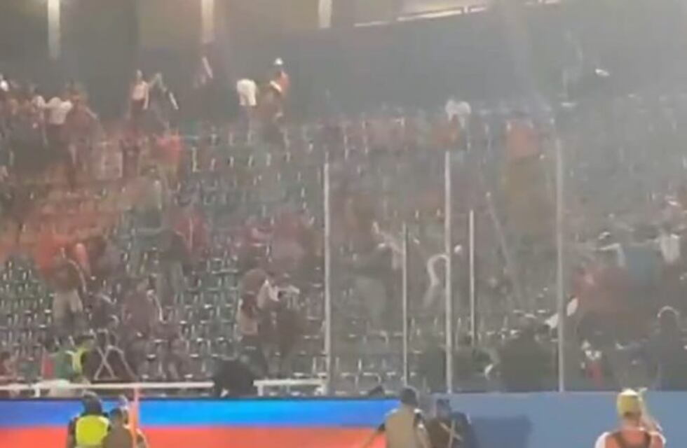 Copa Libertadores: batalla campal entre los hinchas de San Lorenzo y Cerro Porteño en la Nueva Olla