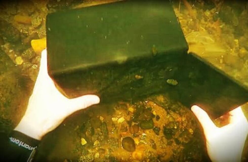 Buscaba un tesoro en el fondo del río y encontró algo macabro