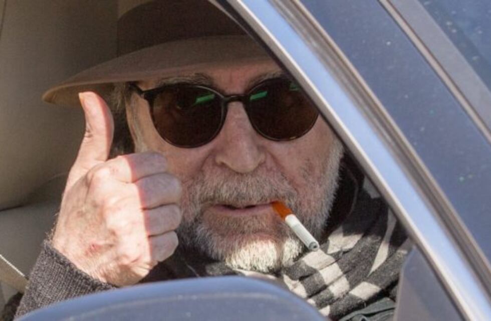 Joaquín Sabina reapareció en público para aplaudir al personal de salud