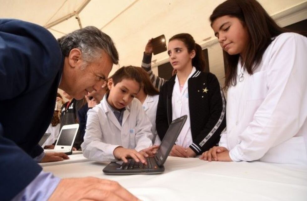 Cornejo: "Habrá 10 mil puestos de trabajo nuevos en materia de programación