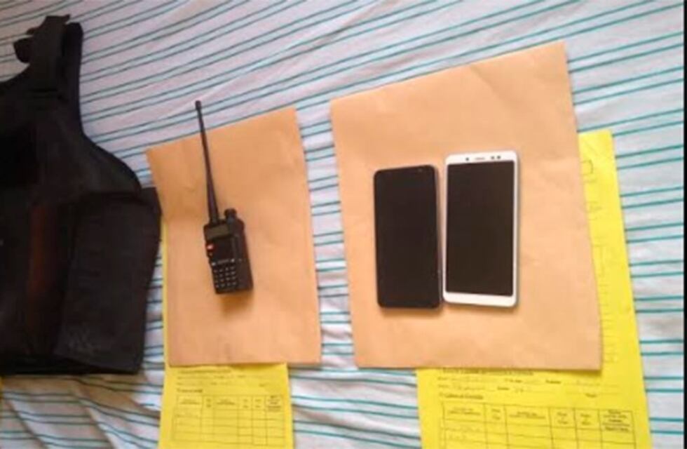 Lograron secuestrar una radio y un chaleco policial tras realizar un allanamiento en la capital tucumana