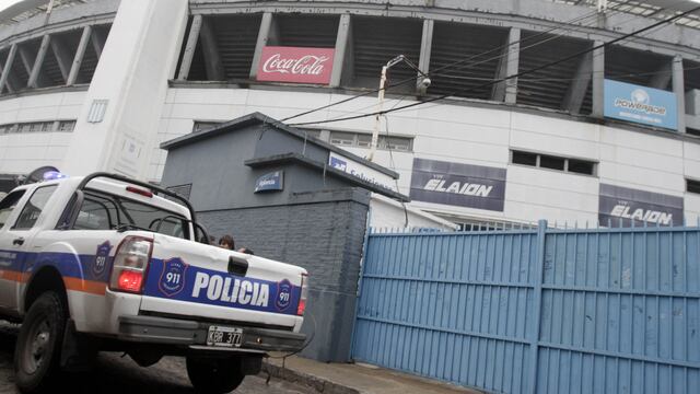 el futbolista de racing club giovanni moreno fue amenazado por la barrabrava barras bravas del club violencia amenazas DYN01, BUENOS AIRES 23/05/12, GIOVANI MORENO, ARRIBA AL ENTRENAMIENTO DE RACING.FOTO.DYN/LUCIANO THIEBERGER. buenos aires giovanni moren