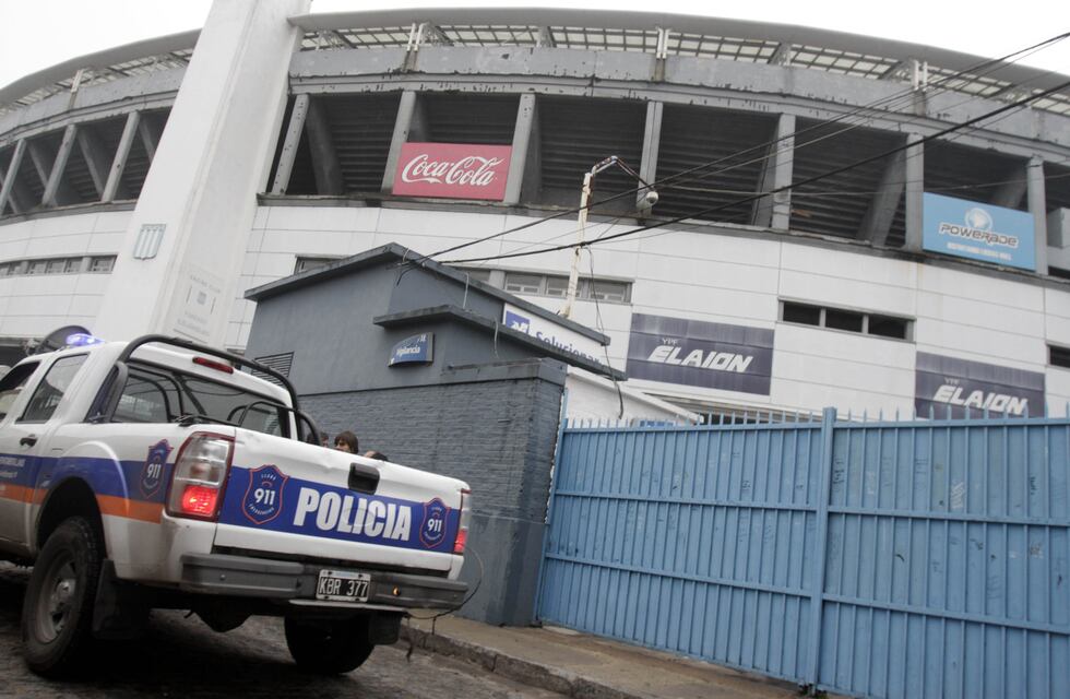 Detienen a 32 barras más de Racing luego del partido con Atlético Tucumán