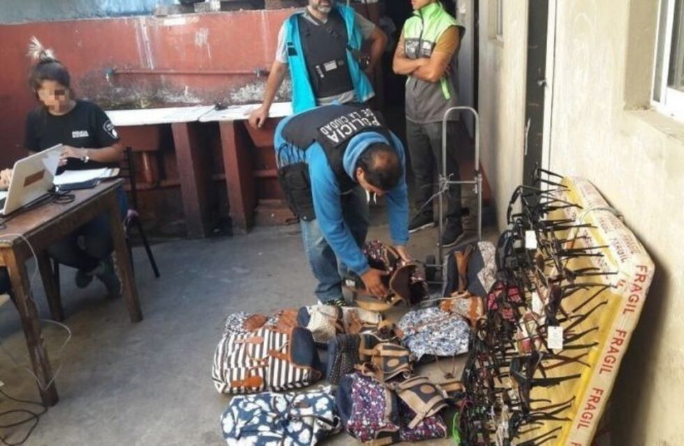 Allanan y clausuran diez depósitos de mercadería trucha en Flores