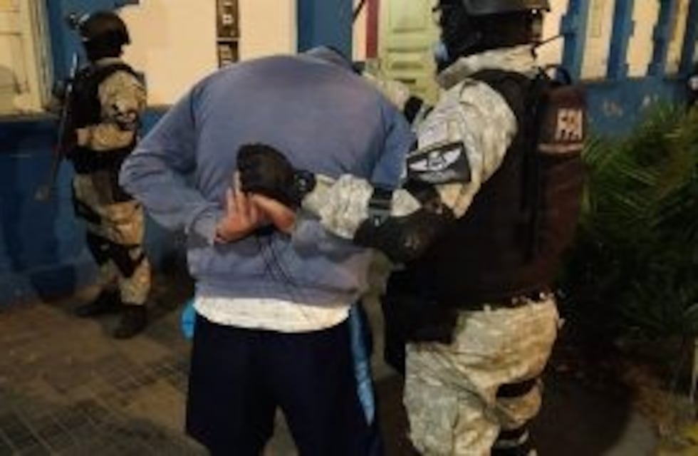 Dos detenidos por presunta venta de drogas en Cosquín: secuestran cocaína y una importante suma de dinero