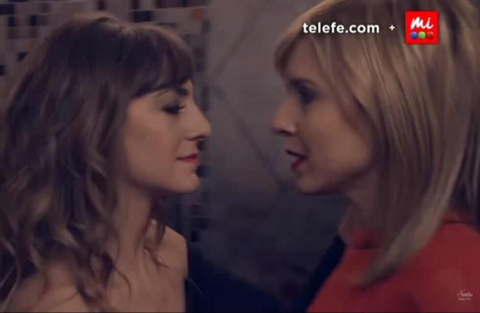El beso entre Carla Peterson y Julieta Zylberberg en "100 días para enamorarse"