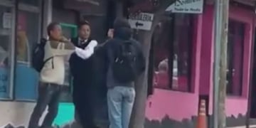 El chofer baju00f3 al pasajero acusado y lo retuvo hasta que llegu00f3 la Policu00eda.