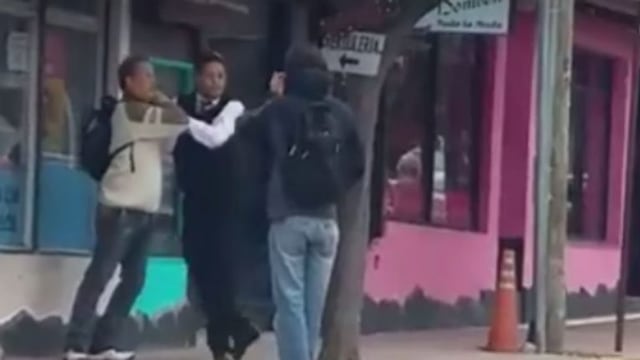 El chofer baju00f3 al pasajero acusado y lo retuvo hasta que llegu00f3 la Policu00eda.
