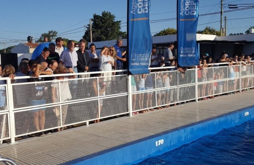 Racing disfruta del ascenso; y de la pileta