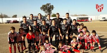 Gran triunfo de la Gloria, en cancha de Libertad y con la Academia como local\u002E