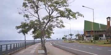 El tiempo en Posadas, neblinas por la mañana y muy despejado a la tarde\u002E Aquí, la Costanera frente a la Capilla Stella Maris\u002E (Misiones Online)