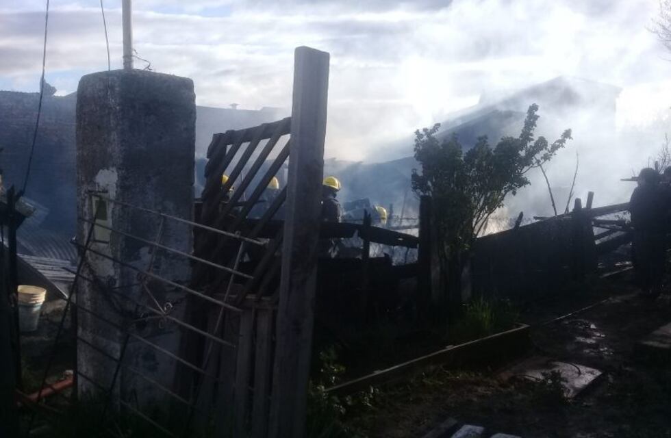 Un incendio en Bariloche dejó una víctima fatal y dos heridos