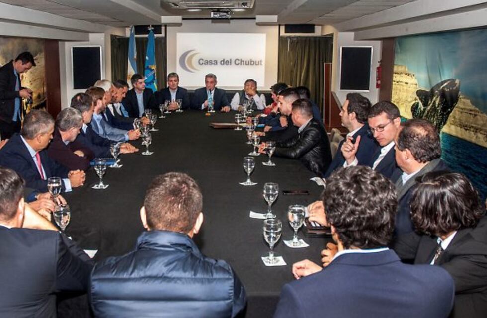 Gobierno y petroleras buscan alternativas en un contexto de crisis