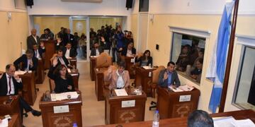 La oposición se opuso a las ordenanzas de aumento de boleto urbano y regulación de la pirotecnia