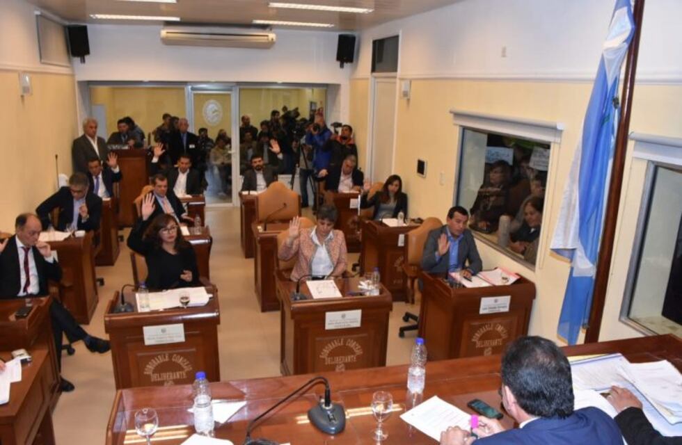 Concejo Deliberante: aprobaron un boleto de colectivo a $25 y regularon la pirotecnia a medias