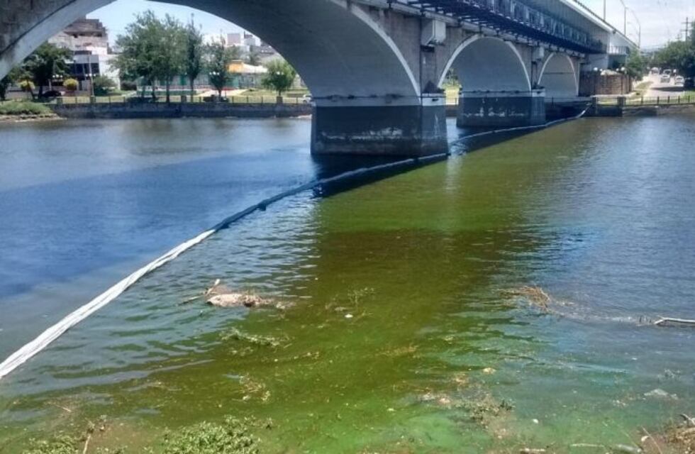 Carlos Paz: continúan con las tareas de limpieza en el lago San Roque