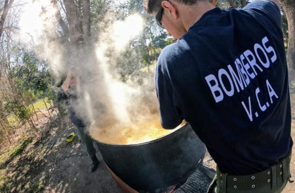 Villa Ciudad de América: exitoso locro para juntar fondos para bomberos