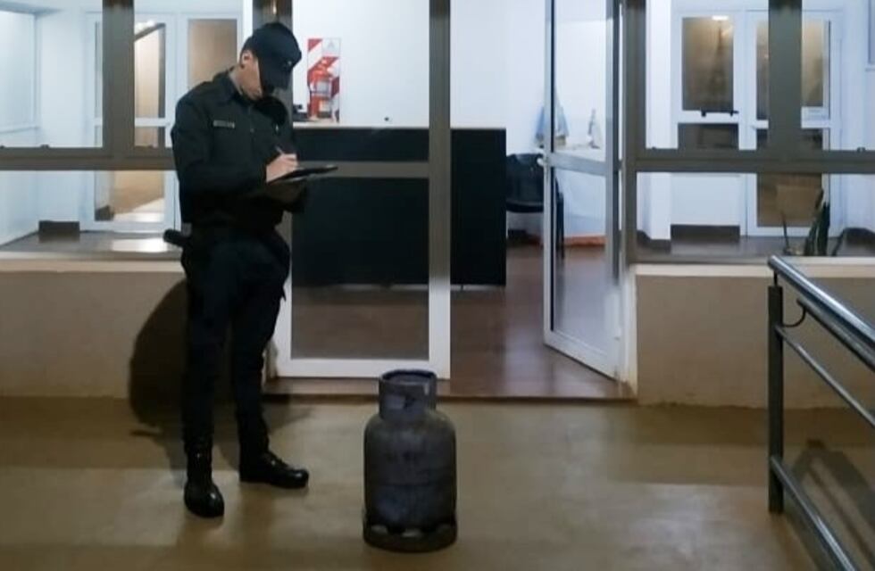 Llevó a la comisaría la garrafa que su hijo robó
