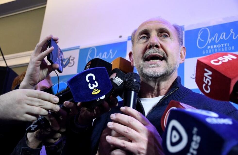 El equipo de Perotti rechazó la invitación oficial y pidió postergar la presentación del Presupuesto