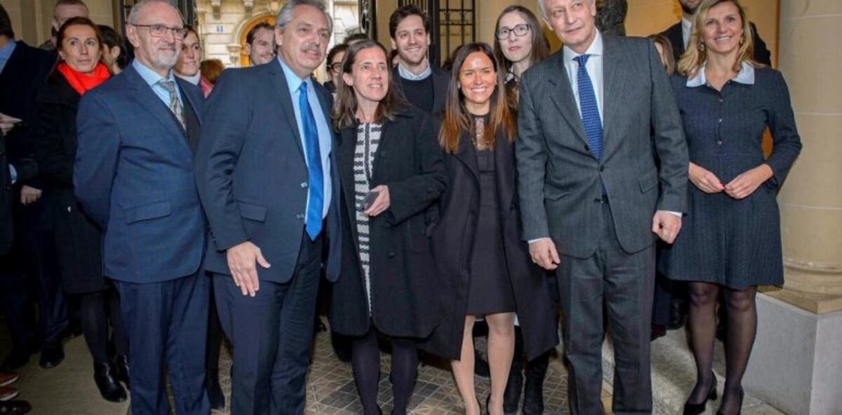 Personal de la Embajada con Alberto Fernandez\u002E