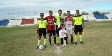 Ian con el equipo de la Primera de Peñarol\u002E