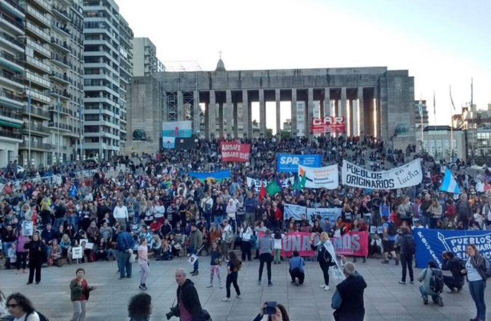 El Monumento rebalsó de nuevo para pedir la aparición con vida de Santiago Maldonado