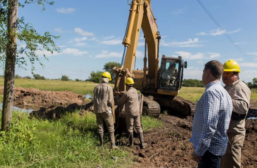 Bell Ville: el intendente recorrió el desagüe que esta haciendo la provincia