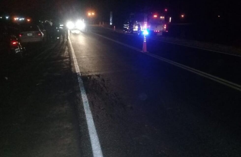 Falda del Carmen: una camioneta lo rozó al sobrepasarlo, cayó de su motocicleta y perdió el conocimiento