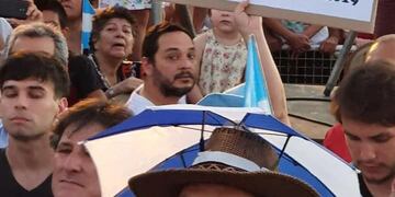 Carteles durante la marcha en Posadas del Si se puede