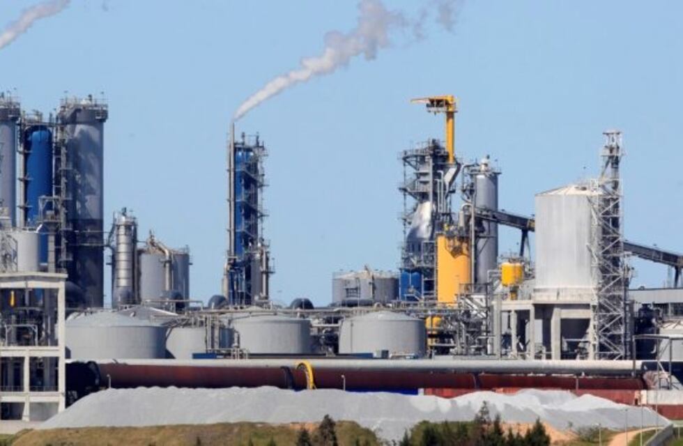 Piaggio participó de una reunión en Cancillería por la instalación de una nueva pastera en Uruguay