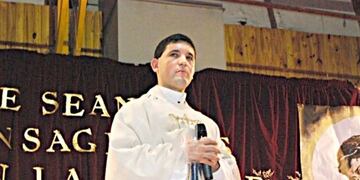 sacerdote Cristian Vázquez