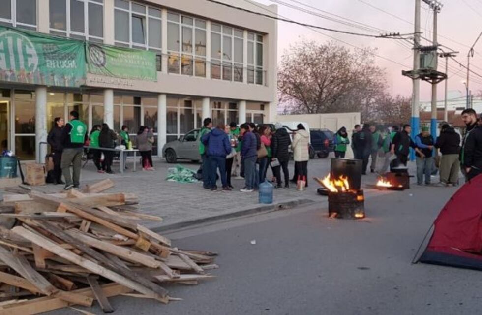 El paro nacional de ATE se extiende a escuelas de Bariloche y Roca
