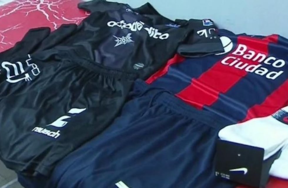 El inconveniente con las camisetas que demoró el partido entre San Lorenzo y Argentinos
