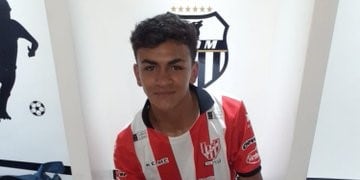 Nahuel Zaire, de la quinta división de Instituto, realiza acciones solidarias junto a su familia y es reconocido por el club y sus vecinos