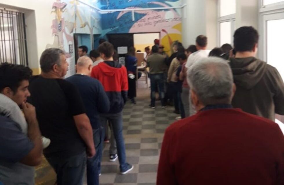 Sin inconvenientes comenzaron los comicios en Calamuchita