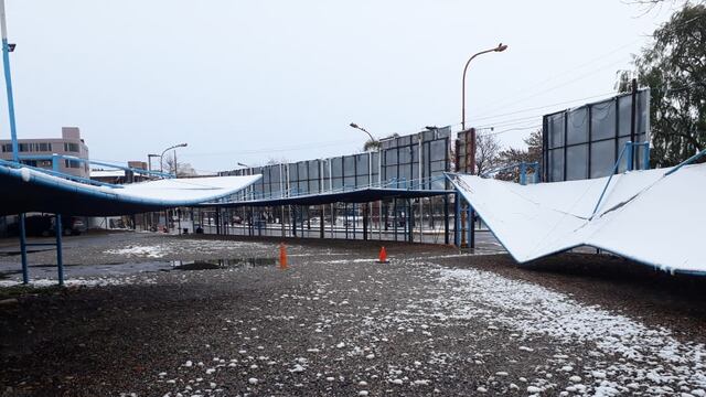 Techo caído tras la intensa nieve en Carlos Paz. (Foto: Next Noticias - Carlos Paz).
