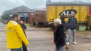 Azcué visitó familias inundadas.