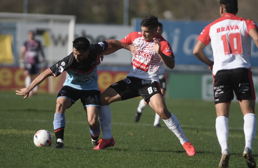 Gabriel Graciani y el penal que acertó; y el Loco Carranza con el penal que le dio esperanza a Instituto