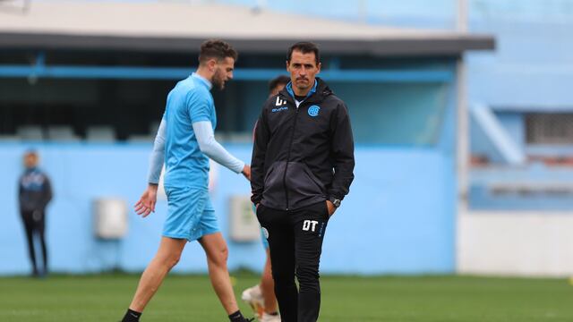Guillermo Farré consiguió su primer triunfo como DT de Belgrano por el gol de Pablo Vegetti. Y se anima a soñar (Prensa Belgrano).